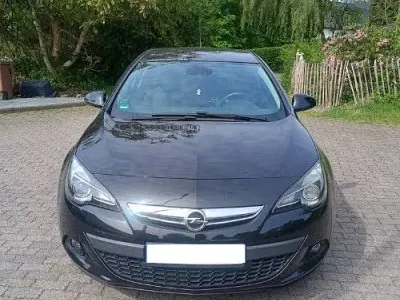 Używany Opel Astra GTC S 140 KM (102 kW) 2012 Czarny Sedan/Limuzyna