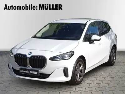 Gebraucht BMW 218 Active Tourer Luxury Line 150 PS (110 kW) 2023 Alpinweiss 3 Van / Kleinbus