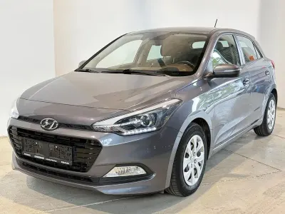 Gebraucht Hyundai i20 101 PS (74 kW) 2016 Grau Limousine