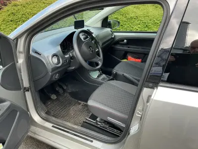 Usado VW up! Join 75 CV (55 kW) 2018 Gris Utilitario