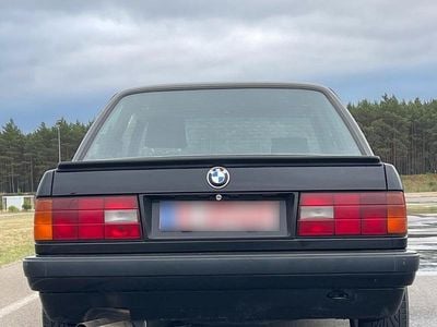 Gebraucht BMW 335 211 PS (155 kW) 1988 Schwarz Limousine