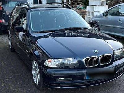 Second-hand BMW 320 150 CP (110 kW) 2000 Albastru Break