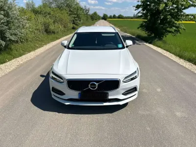 Gebraucht Volvo V90 Momentum 190 PS (139 kW) 2020 Weiß Kombi