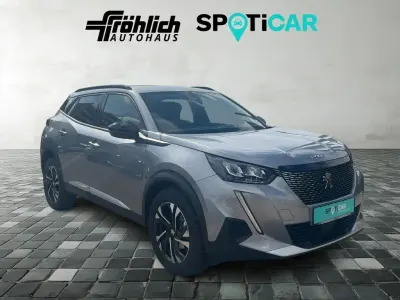 Używany Peugeot 2008 Allure 131 KM (96 kW) 2022 Srebrny SUV