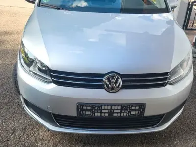 Gebraucht VW Touran Comfortline 140 PS (102 kW) 2014 Silber Van / Kleinbus