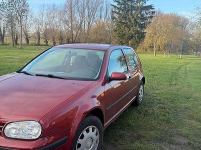 Rot Gebraucht 1998 VW Golf IV Kleinwagen | 1.400 €