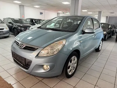 Gebraucht Hyundai i20 Style 90 PS (66 kW) 2010 Blau Kleinwagen
