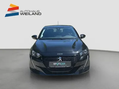 Gebraucht Peugeot e-208 Active 100 kW (136 PS) 2022 Lackierung schwarz perla nera/typ aussenverkleidung metalliclackierung Kleinwagen
