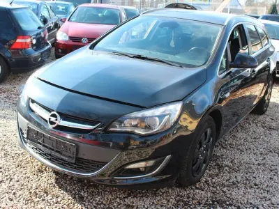 Gebraucht Opel Astra Innovation 165 PS (121 kW) 2013 Schwarz Kombi