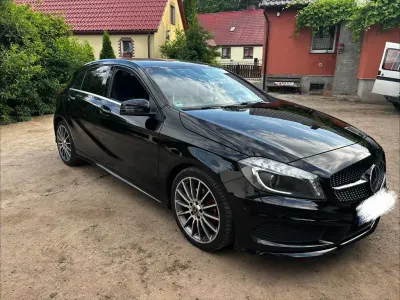 Gebraucht Mercedes A180 166 PS (122 kW) 2014 Schwarz Kleinwagen
