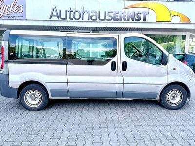 Second-hand Opel Vivaro 114 CP (83 kW) 2011 Argintiu Monovolum