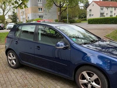 Second-hand VW Golf V 102 CP (75 kW) 2007 Albastru Berlinǎ