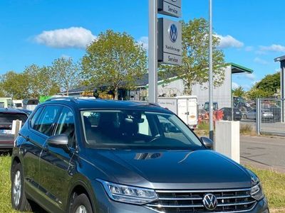 Grau Gebraucht 2022 VW Tiguan Allspace Life SUV | 34.990 € (Fairer Preis)