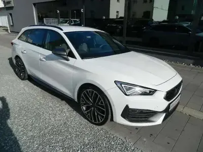 Używany Cupra Leon VZ3 310 KM (228 kW) 2022 Biały Sedan/Limuzyna