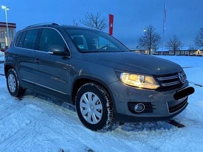 Grau Gebraucht 2015 VW Tiguan SUV | 7.950 € (Superpreis)