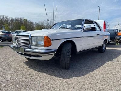 Gebraucht Mercedes 230 136 PS (100 kW) 1983 Weiß Coupé