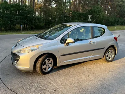 Gebraucht Peugeot 207 Urban Move 73 PS (53 kW) 2008 Silber Limousine