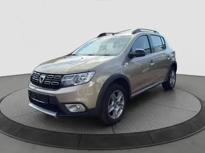 Gebraucht Dacia Sandero Celebration 90 PS (66 kW) 2018 Beige Limousine