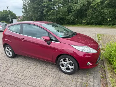 Gebraucht Ford Fiesta 82 PS (60 kW) 2011 Rot Limousine