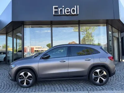 Gebraucht Mercedes GLA200 Night 163 PS (119 kW) 2025 Grau SUV