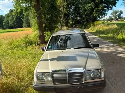 Gebraucht Mercedes E230 136 PS (100 kW) 1987 Grau Limousine