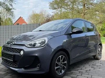 Gebraucht Hyundai i10 Passion 67 PS (49 kW) 2018 Grau Kleinwagen