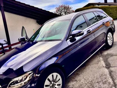 Gebraucht Mercedes C220 194 PS (142 kW) 2019 Blau Kombi