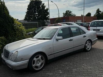 Mercedes E200