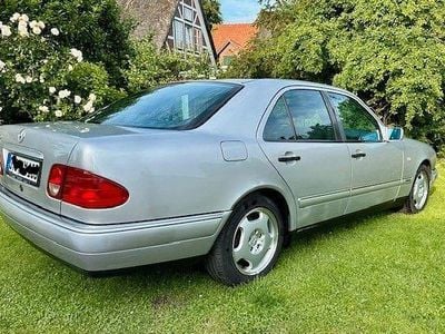 Mercedes E280