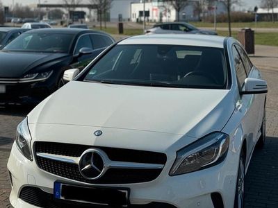 Gebraucht Mercedes A200 136 PS (100 kW) 2016 Weiß Kleinwagen