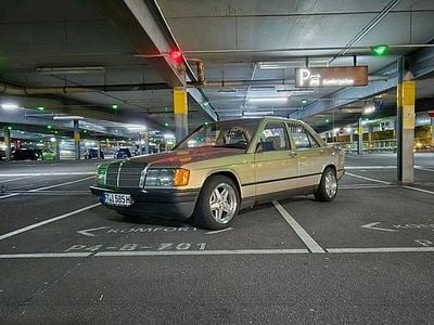 Usata Mercedes 190 113 CV (83 kW) 1985 Argento Berlina