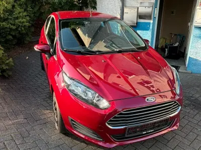 Gebraucht Ford Fiesta 60 PS (44 kW) 2014 Rot Kleinwagen