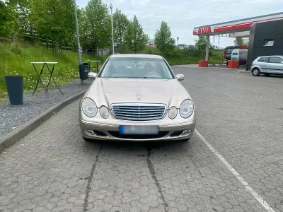 Gebraucht Mercedes E220 150 PS (110 kW) 2002 Beige Limousine