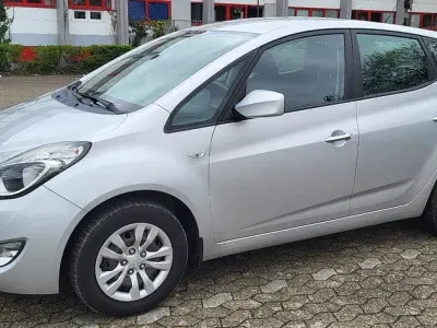 Gebraucht Hyundai ix20 Classic 90 PS (66 kW) 2015 Silber Kleinwagen