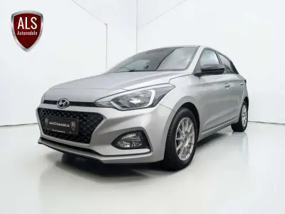 Gebraucht Hyundai i20 Advantage 101 PS (74 kW) 2020 Sleek silver / met Kleinwagen