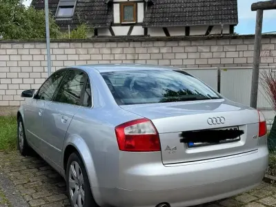 Używany Audi A4 102 KM (75 kW) 2004 Szary Sedan/Limuzyna