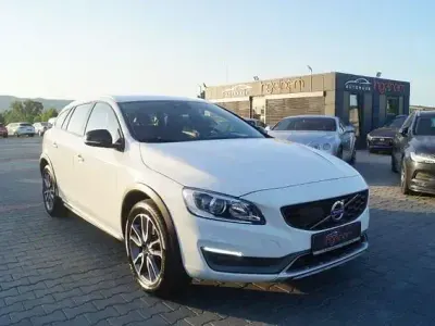 Gebraucht Volvo V60 CC Summum 150 PS (110 kW) 2015 Weiß Kombi