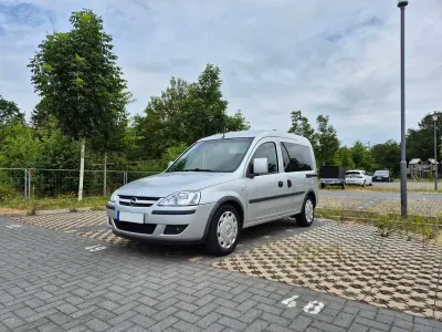 Gebraucht Opel Combo 90 PS (66 kW) 2006 Silber Van / Kleinbus