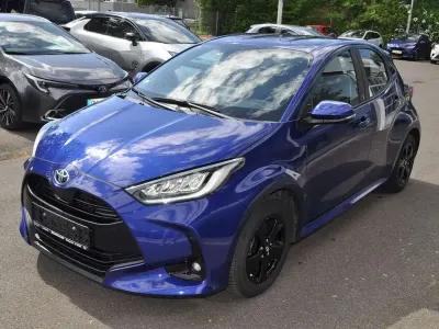Gebraucht Toyota Yaris Hybrid Comfort 116 PS (85 kW) 2023 Nachtblau mica metallic Kleinwagen