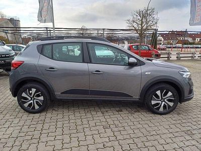 Grau Neu 2025 Dacia Sandero Expression Limousine | 17.990 €