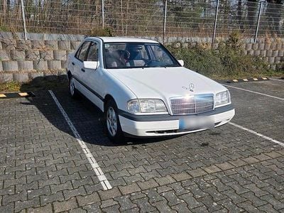 Gebraucht Mercedes C180 122 PS (89 kW) 1996 Weiß Limousine