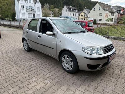 Gebraucht Fiat Punto Dynamic 60 PS (44 kW) 2004 Grau Kleinwagen
