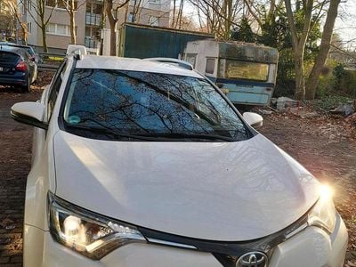 Weiß Gebraucht 2016 Toyota RAV4 Limousine | 16.300 € (Fairer Preis)