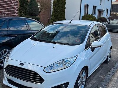 Gebraucht Ford Fiesta Titanium 101 PS (74 kW) 2017 Weiß Kleinwagen