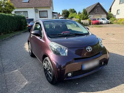 Gebraucht Toyota iQ 98 PS (72 kW) 2009 Violet Kleinwagen