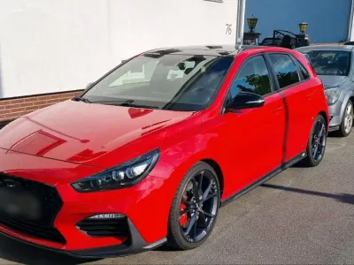 Gebraucht Hyundai i30 275 PS (202 kW) 2019 Rot Limousine
