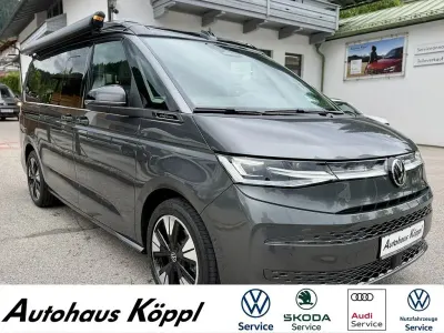 Neu VW California Beach 150 PS (110 kW) 2026 Grau Van