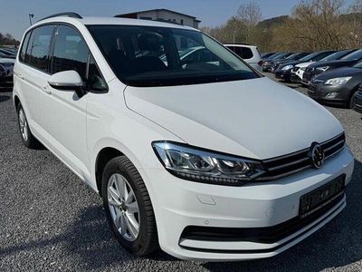 Gebraucht VW Touran Comfortline 150 PS (110 kW) 2022 Weiß Van / Kleinbus