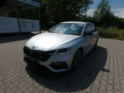 Gebraucht Skoda Octavia RS 200 PS (147 kW) 2023 Brilliantsilber metallic Kombi