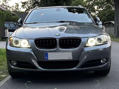 Grau Gebraucht 2011 BMW 320 Exclusive Kombi | 9.500 € (Teuer)